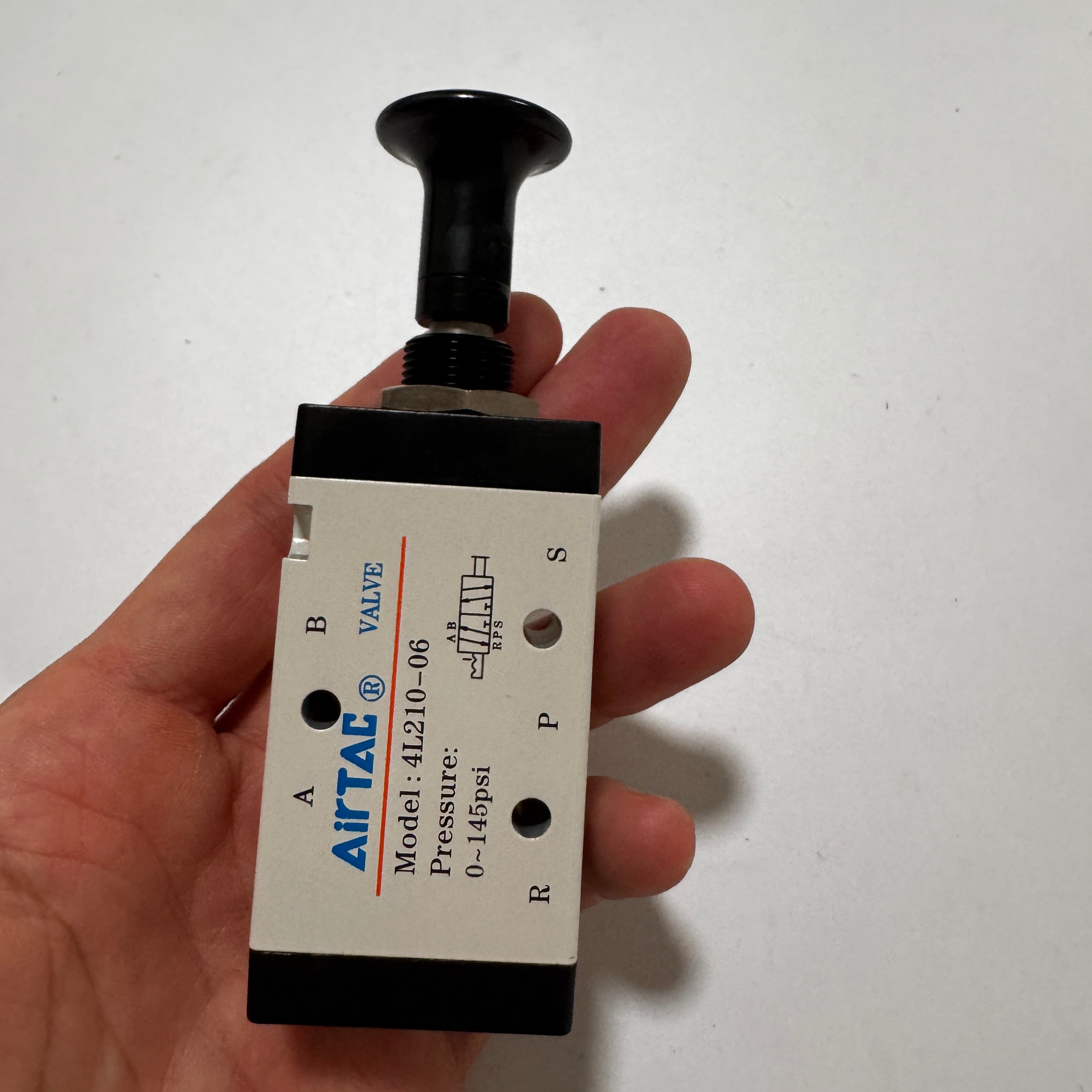 Ручной пневмоклапан AirTAC 4L210-06 (5/2)