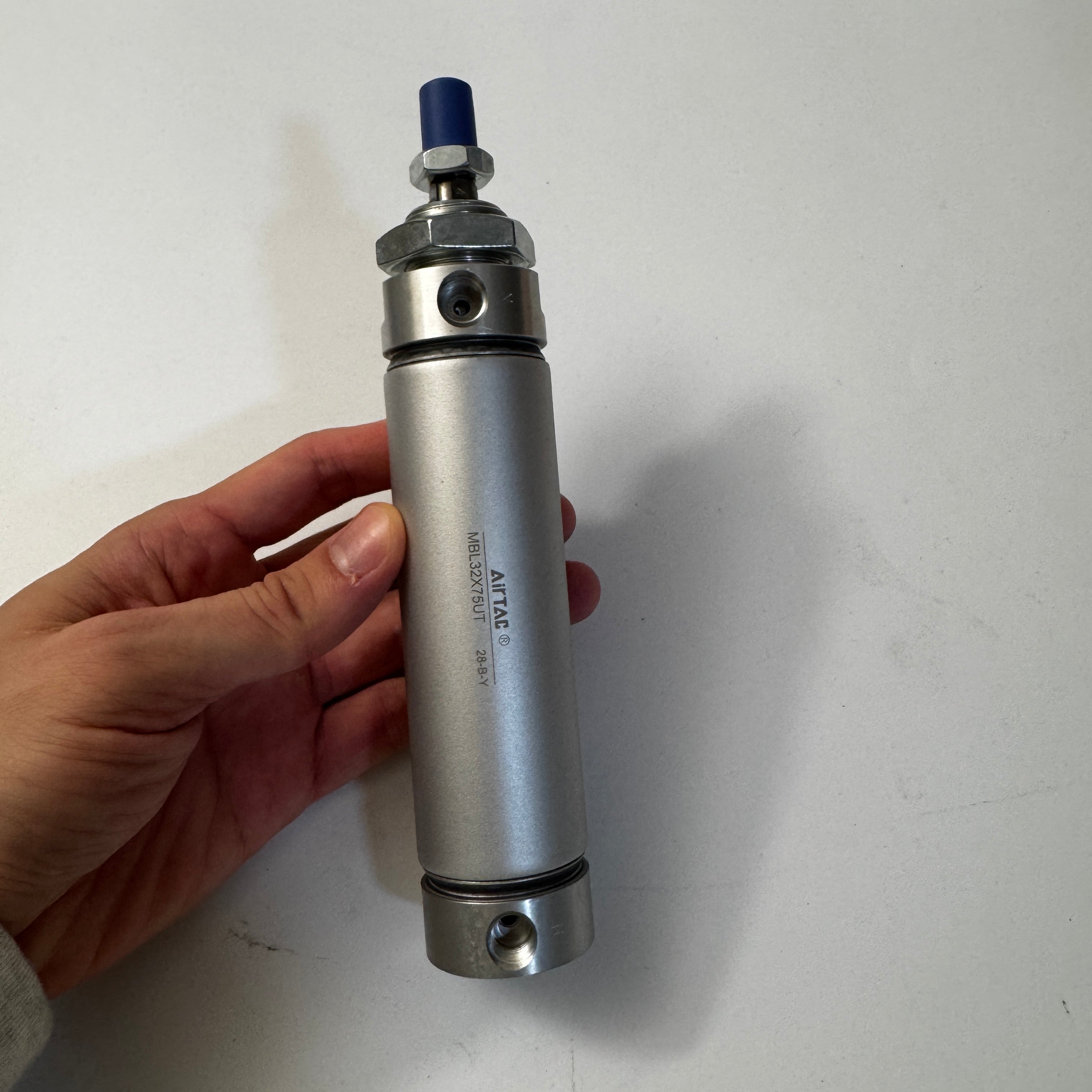 Круглый пневмоцилиндр AirTAC MBL32X75UT