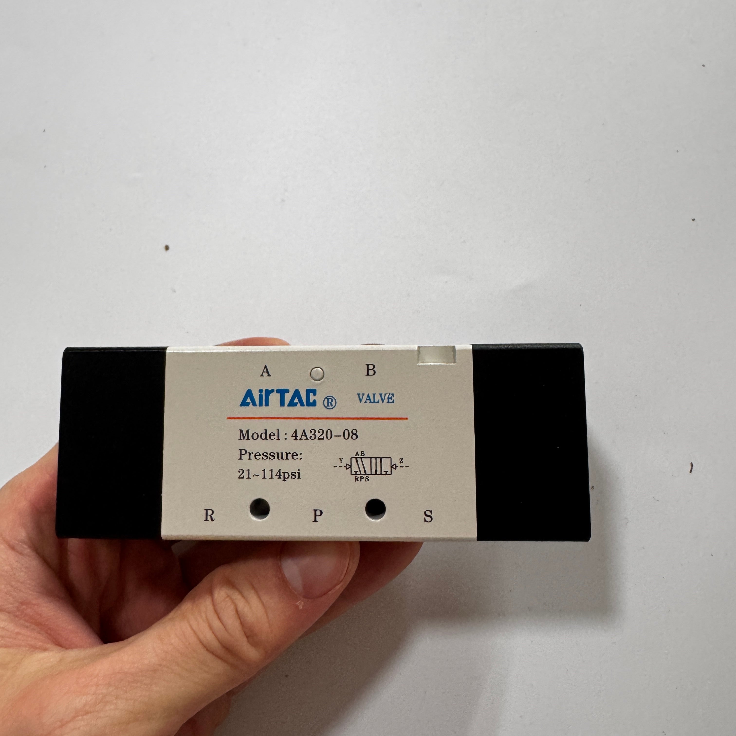 Пневмораспределитель AirTAC 4A320-08, арт. 4A32008T, тип 5/2 и 5/3 пневмораспределитель с пневмоуправлением, серия 300 series — фото товара