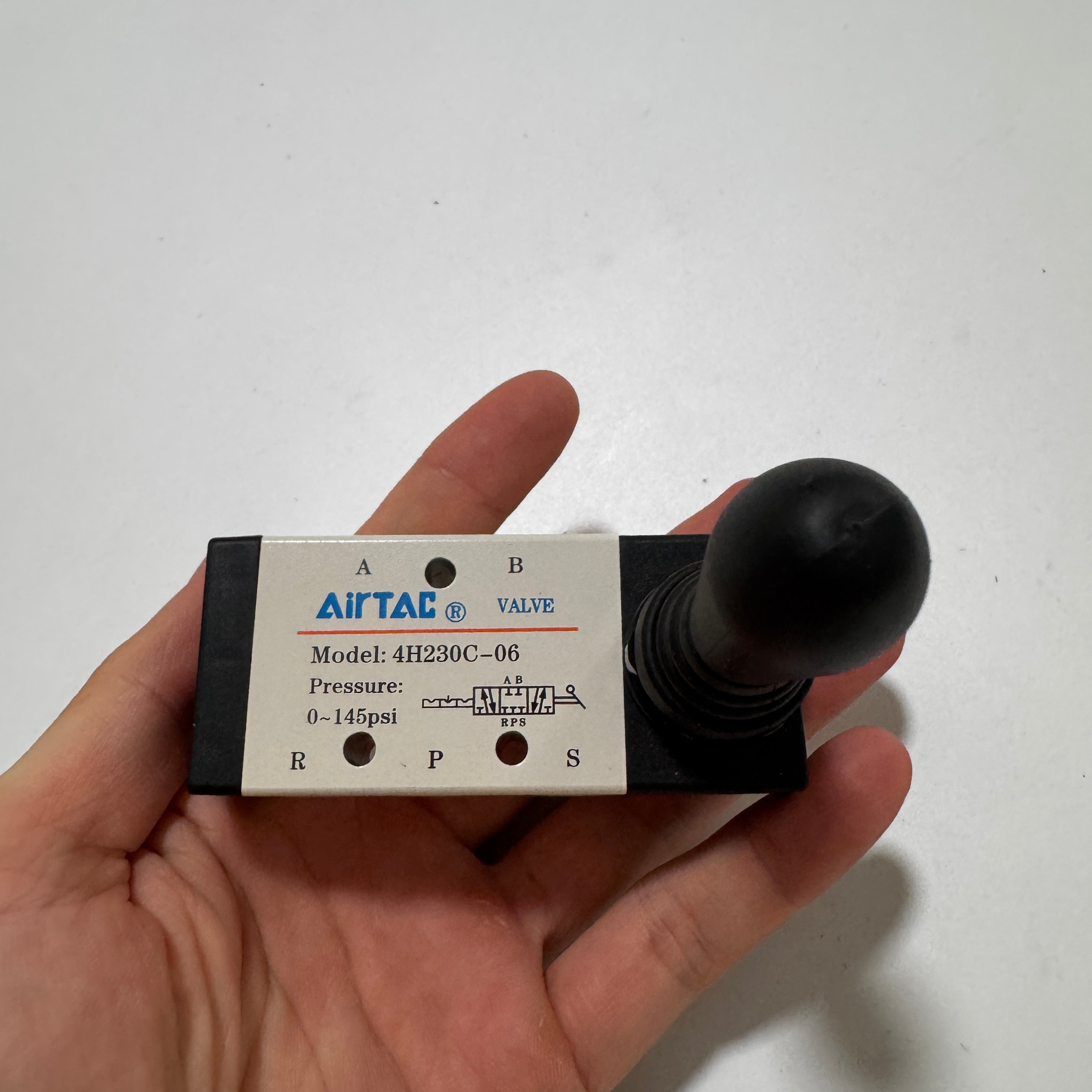 Пневмораспределитель ручной AirTAC 4H230C-06