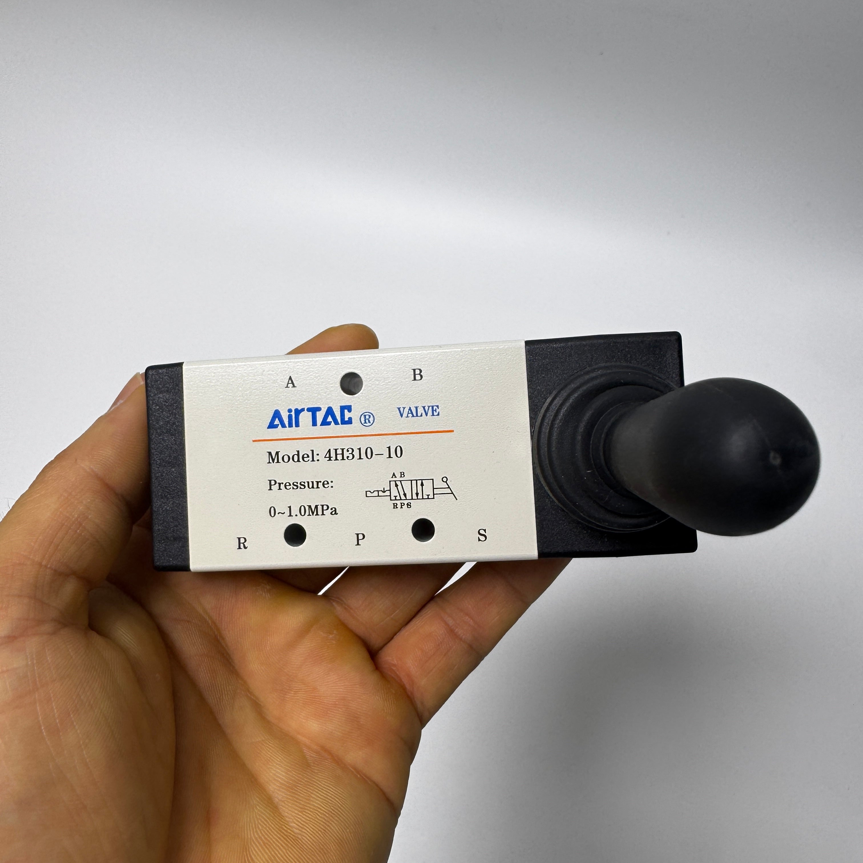 Пневмораспределитель ручной AirTAC 4H310-10