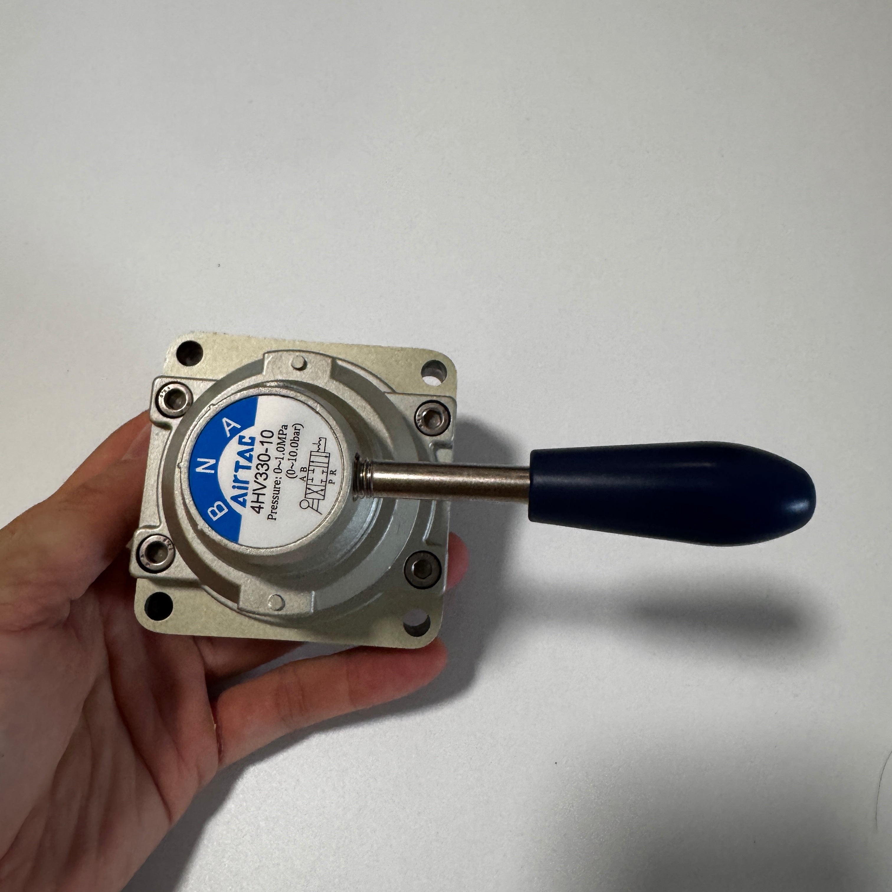 Ручной пневмоклапан AirTAC 4HV330-10