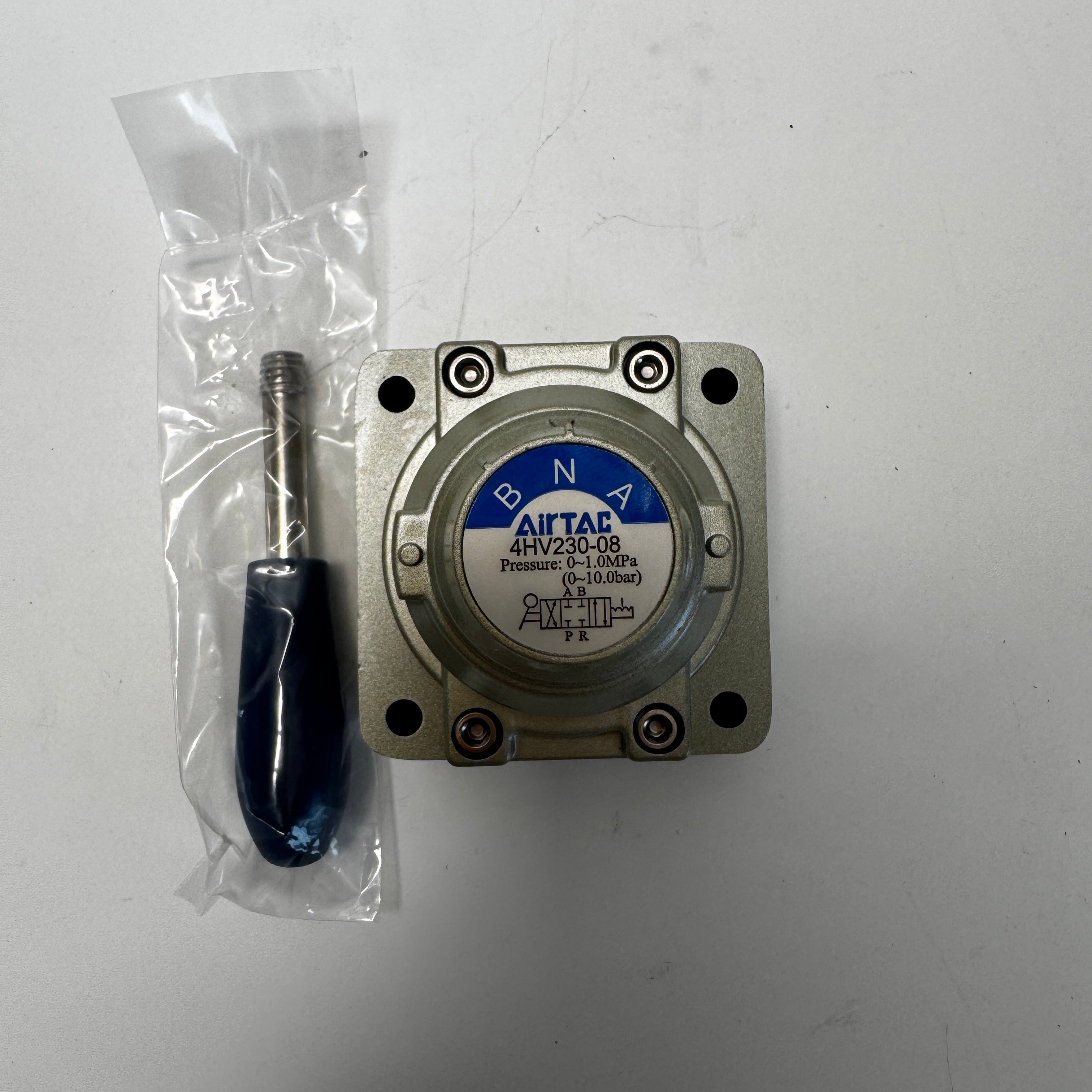 Ручной пневмоклапан AirTAC 4HV230-08
