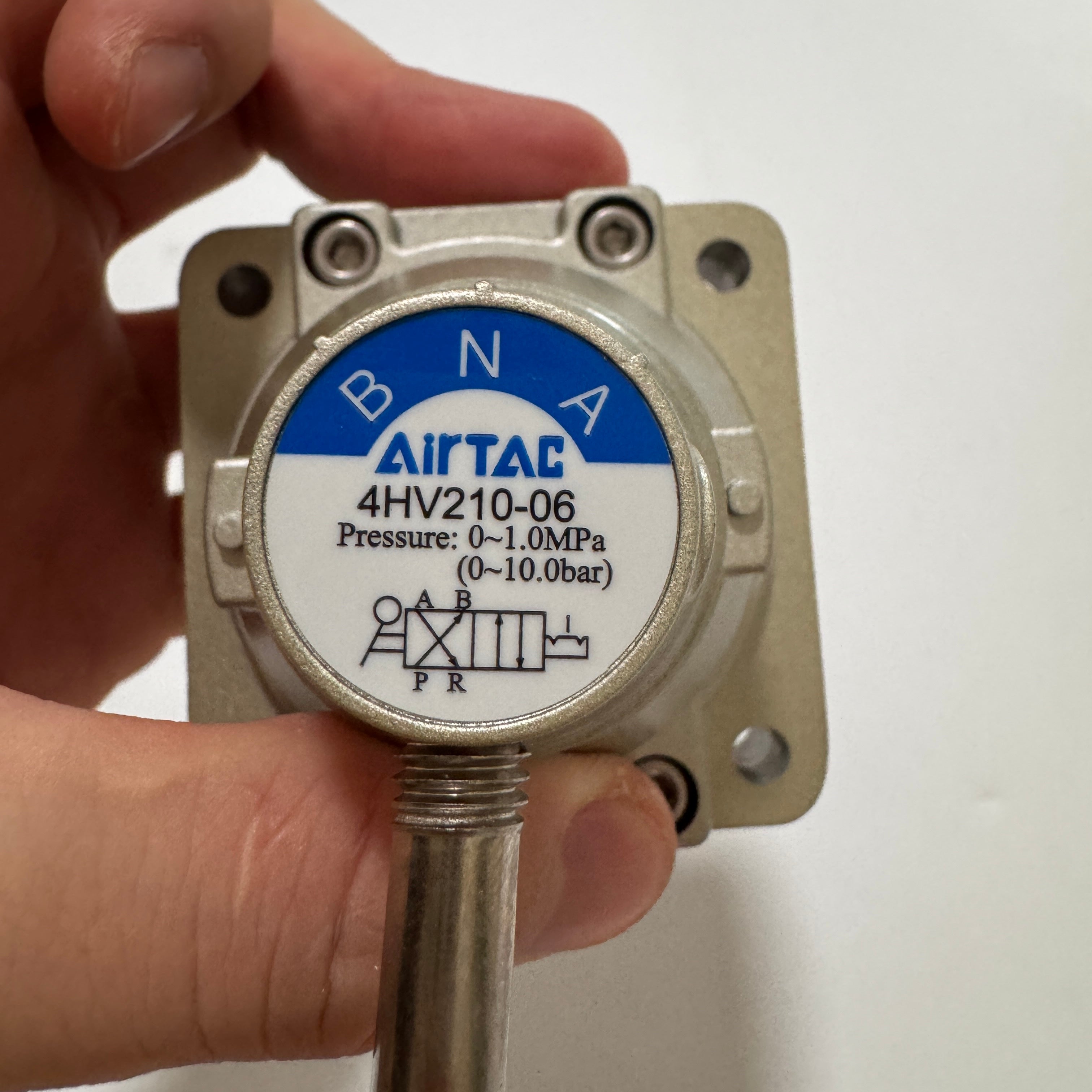 Ручной пневмоклапан AirTAC 4HV210-06
